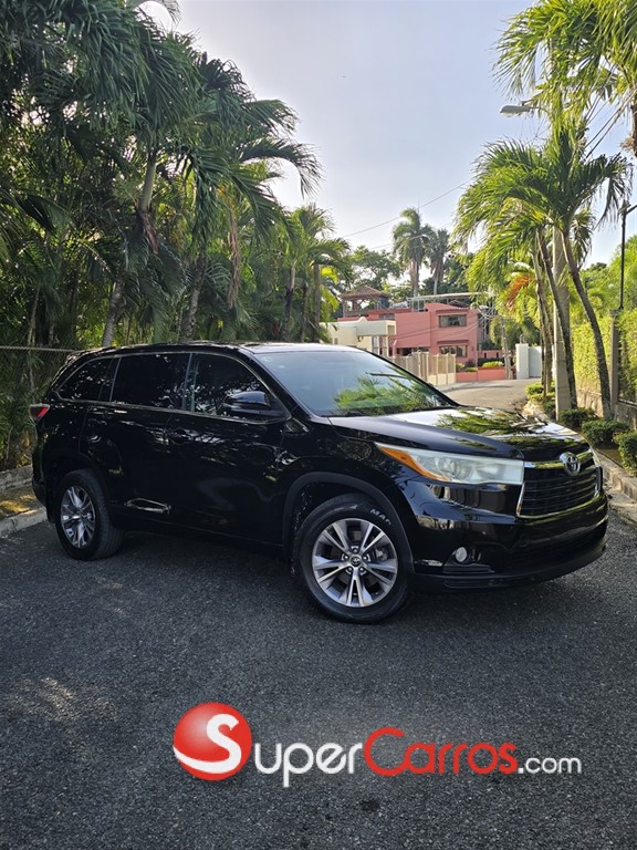 2016 Toyota Highlander LE — foto 2 / 8