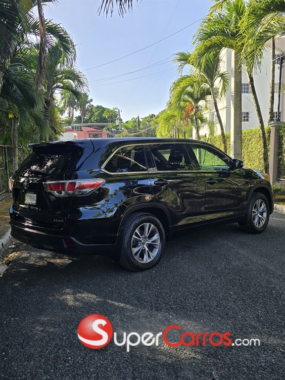 2016 Toyota Highlander LE — foto 3 / 8