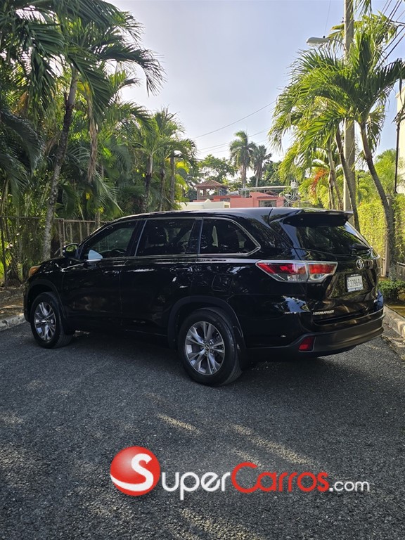 2016 Toyota Highlander LE — foto 4 / 8