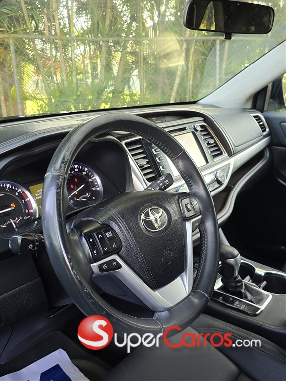 2016 Toyota Highlander LE — foto 5 / 8