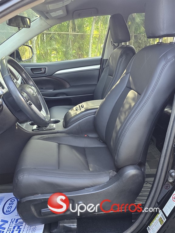 2016 Toyota Highlander LE — foto 6 / 8