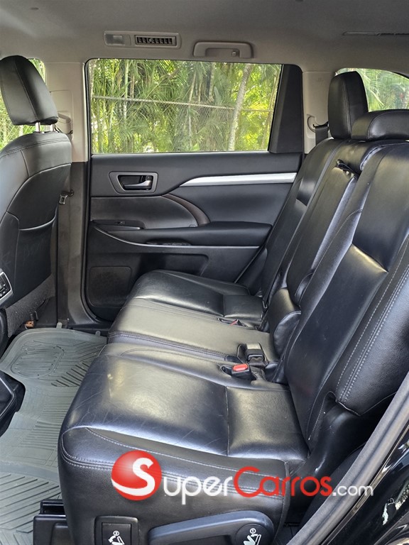 2016 Toyota Highlander LE — foto 8 / 8