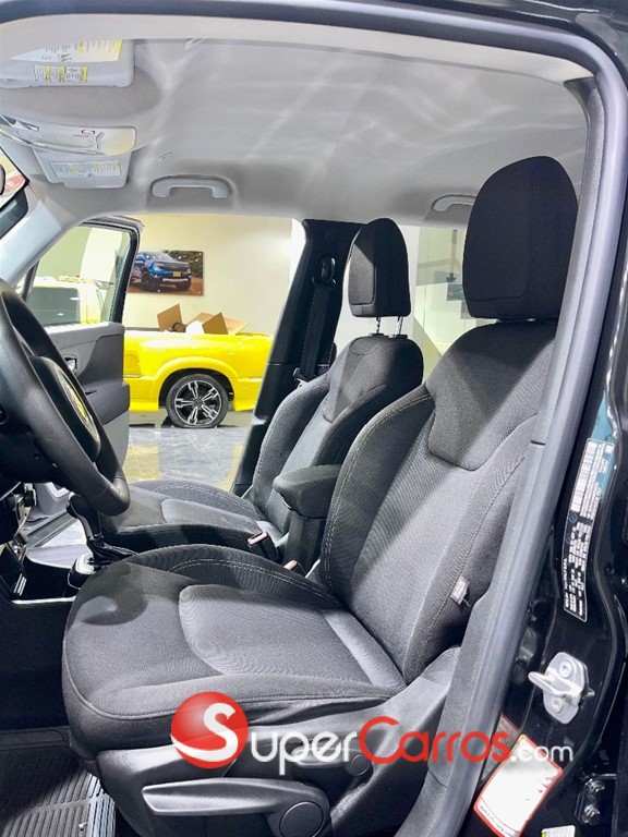 2021 Jeep Renegade Latitude — foto 7 / 12
