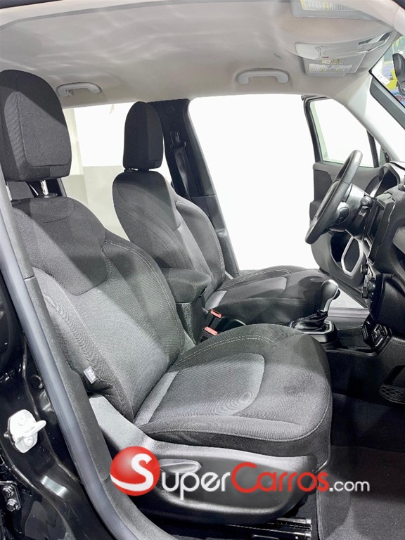 2021 Jeep Renegade Latitude — foto 8 / 12