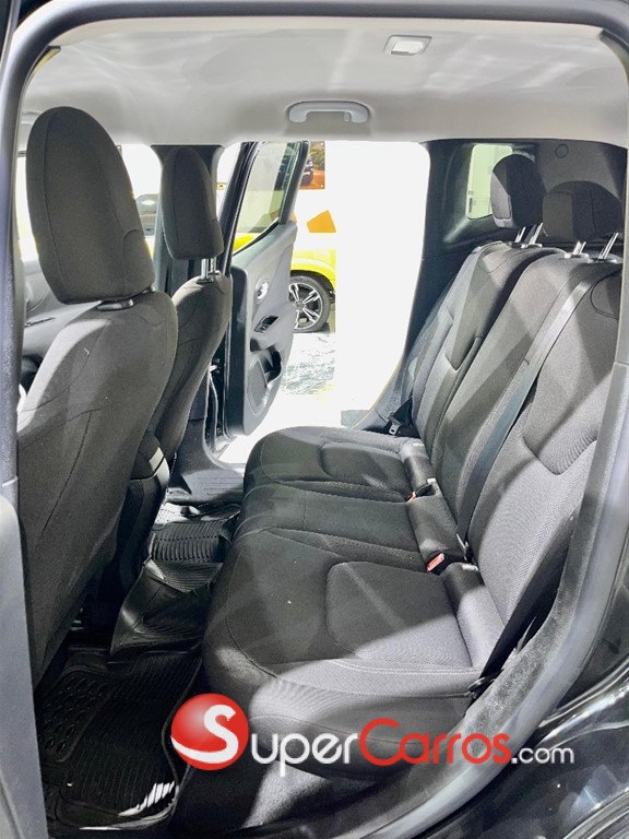 2021 Jeep Renegade Latitude — foto 9 / 12