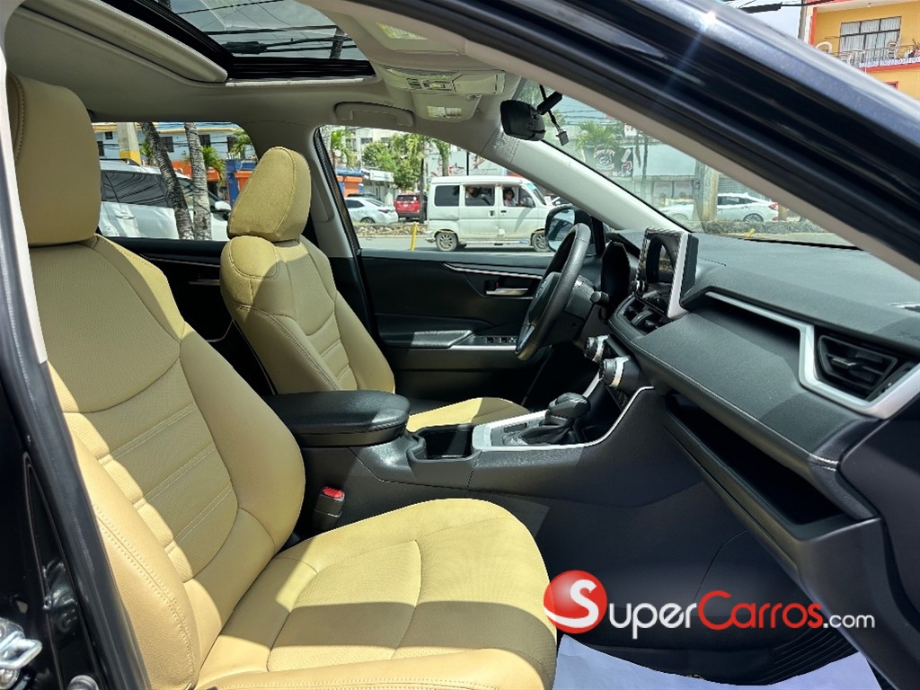 2022 Toyota RAV4 XLE Premium — foto 10 / 12