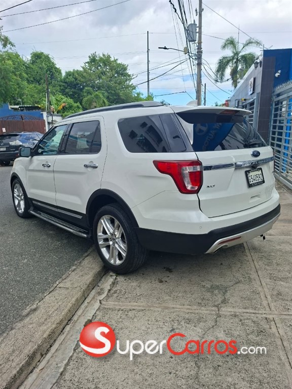 2016 Ford Explorer XLT — foto 2 / 12