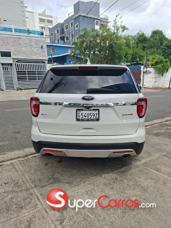 2016 Ford Explorer XLT — foto 5 / 12