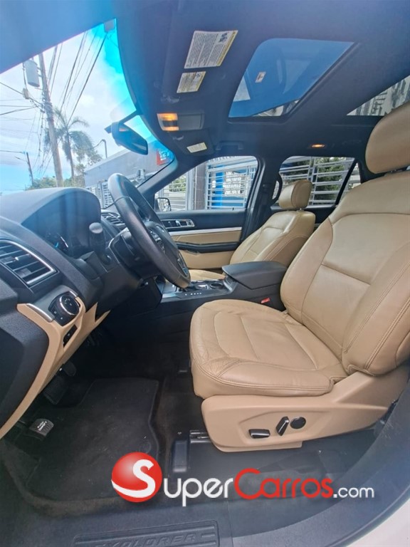 2016 Ford Explorer XLT — foto 6 / 12