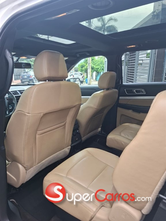 2016 Ford Explorer XLT — foto 8 / 12