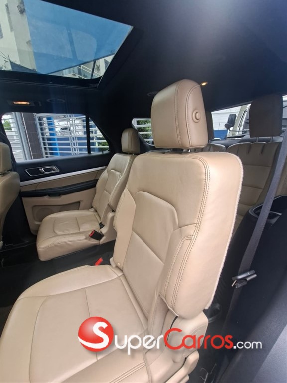 2016 Ford Explorer XLT — foto 9 / 12