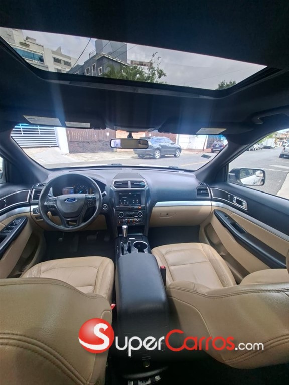 2016 Ford Explorer XLT — foto 10 / 12