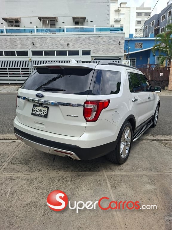 2016 Ford Explorer XLT — foto 12 / 12