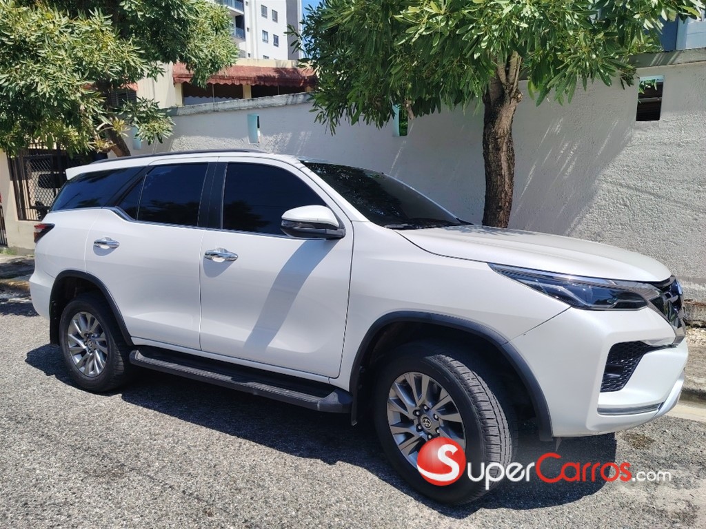 2023 Toyota Fortuner SRV — foto 2 / 5