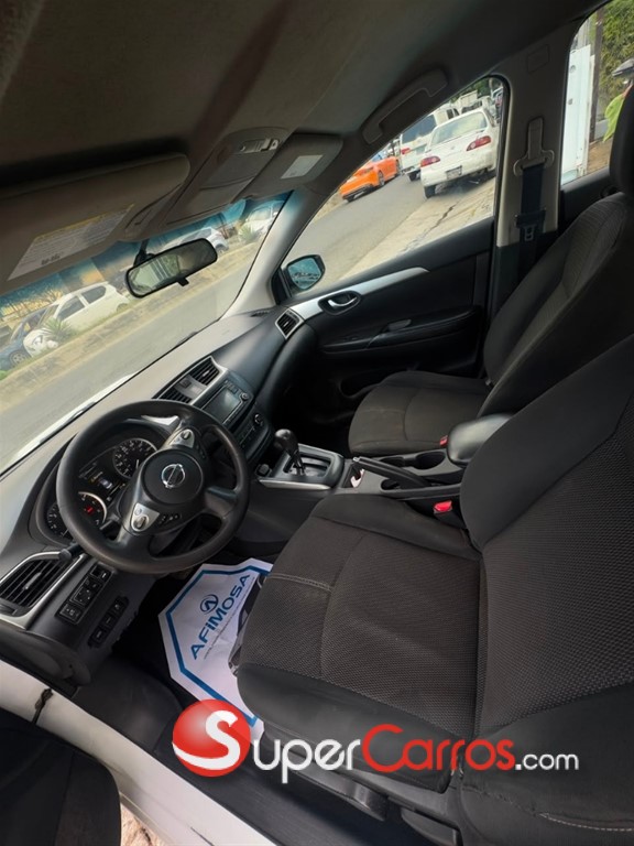 2018 Nissan Sentra S — foto 7 / 8
