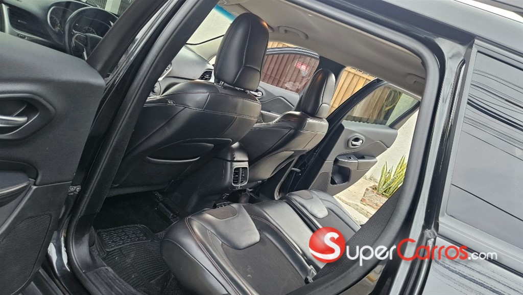2015 Jeep Cherokee Trailhawk — foto 7 / 12