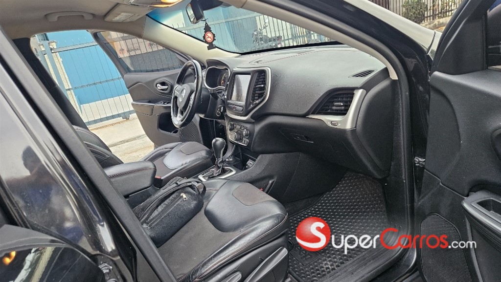 2015 Jeep Cherokee Trailhawk — foto 8 / 12