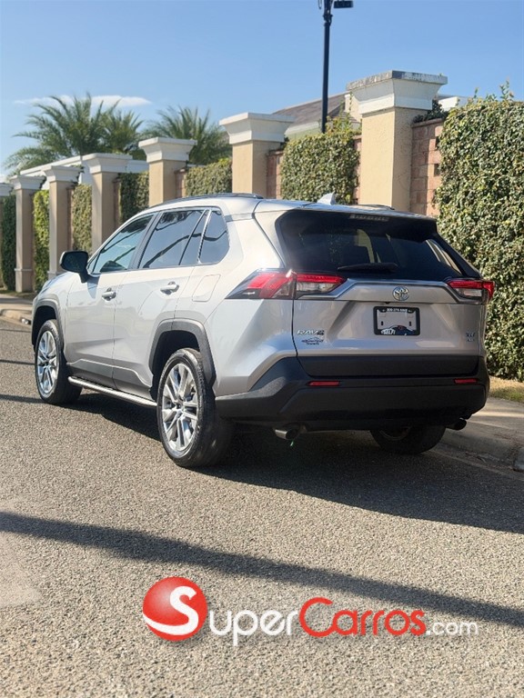 2022 Toyota RAV4 XLE Premium — foto 5 / 12