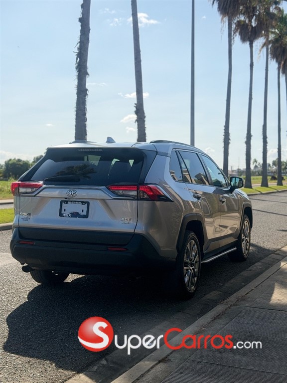 2022 Toyota RAV4 XLE Premium — foto 8 / 12
