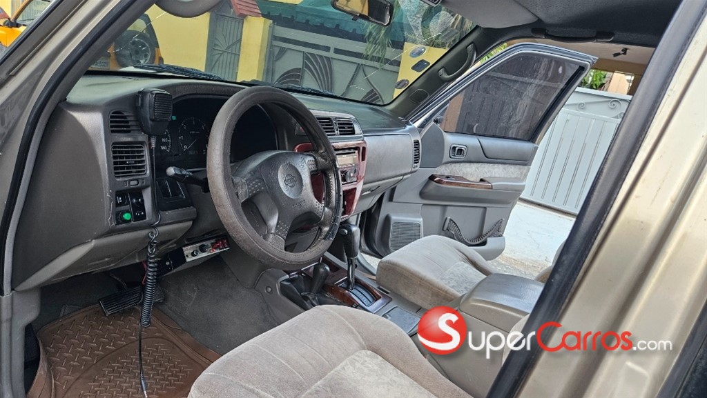 2001 Nissan Patrol — foto 9 / 12