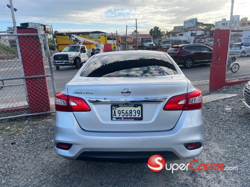 2016 Nissan Sentra S — foto 6 / 8