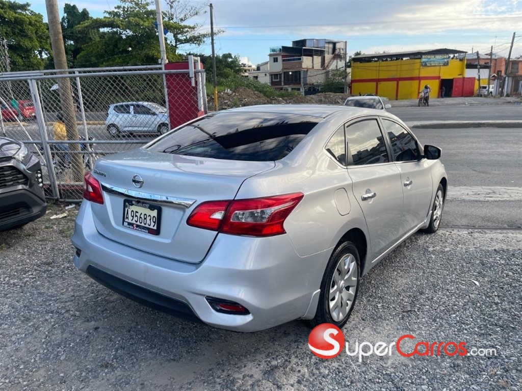 2016 Nissan Sentra S — foto 7 / 8