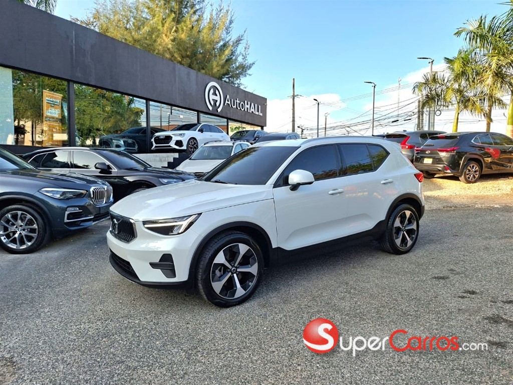 2024 Volvo XC40 Ultimate B4