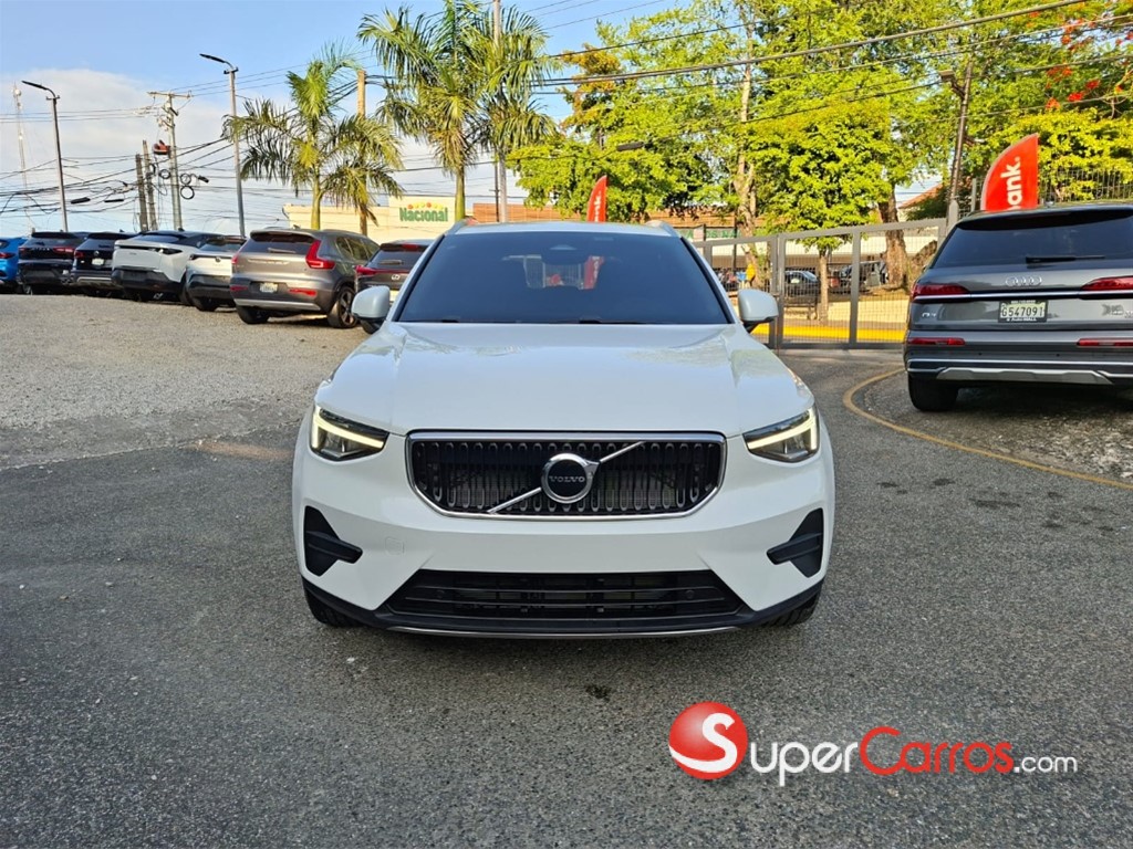 2024 Volvo XC40 Ultimate B4 — foto 2 / 9