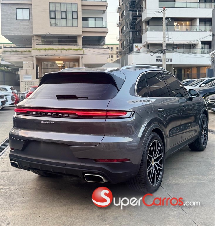 2025 Porsche Cayenne — foto 4 / 8