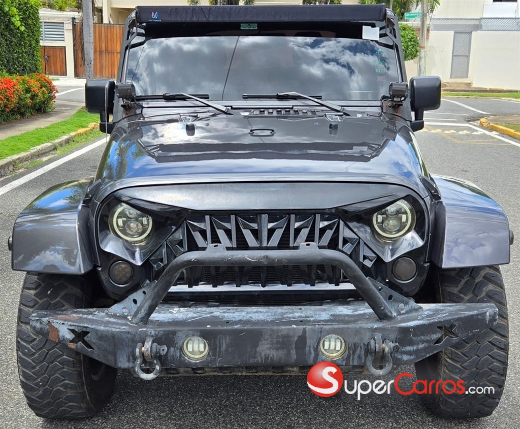 2014 Jeep Wrangler Sahara Unlimited — foto 2 / 12