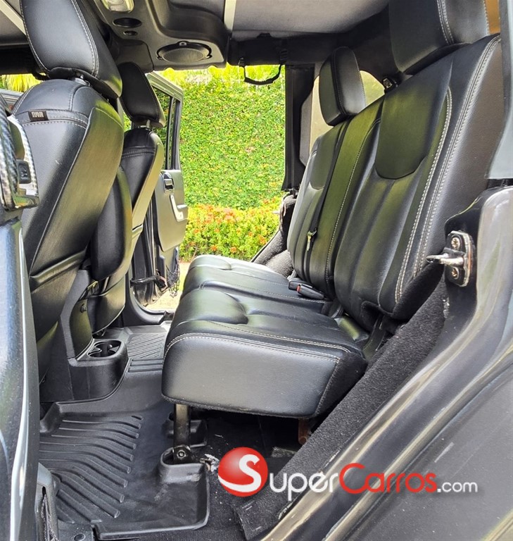 2014 Jeep Wrangler Sahara Unlimited — foto 10 / 12
