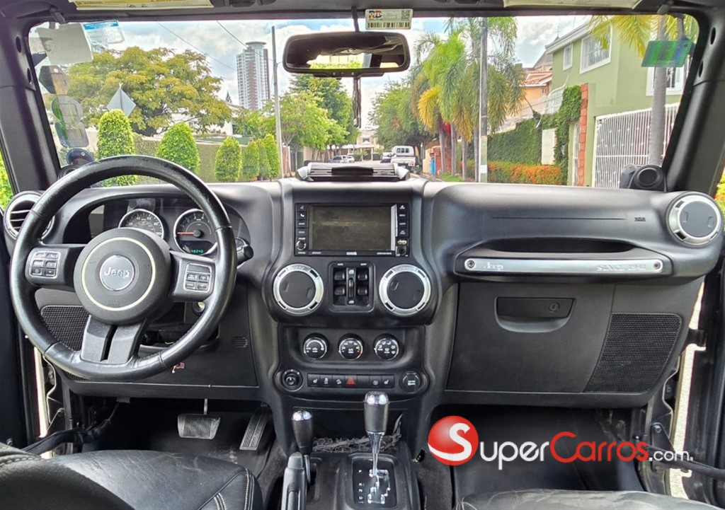2014 Jeep Wrangler Sahara Unlimited — foto 12 / 12