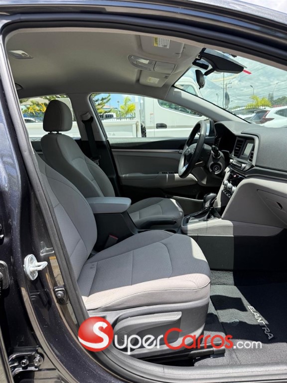 2020 Hyundai Elantra SE — foto 8 / 12