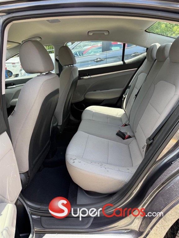 2020 Hyundai Elantra SE — foto 10 / 12