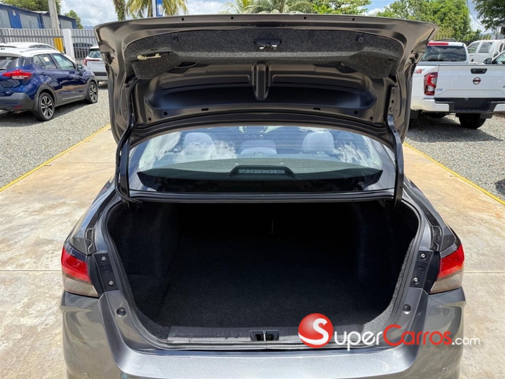2020 Nissan Versa SV — foto 8 / 11