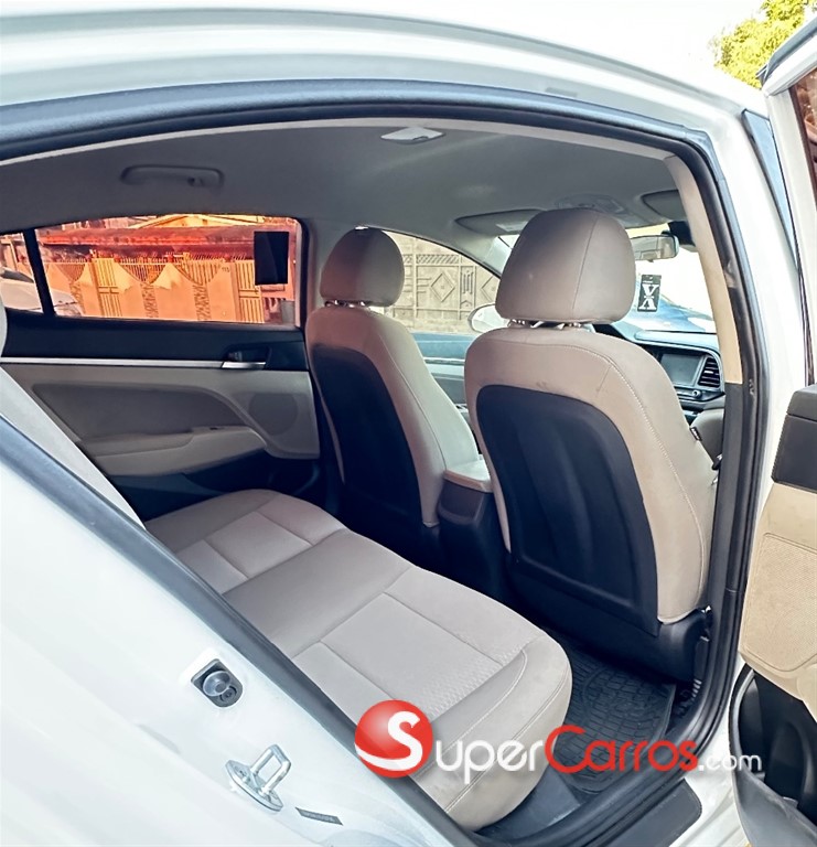 2020 Hyundai Elantra SEL — foto 7 / 8