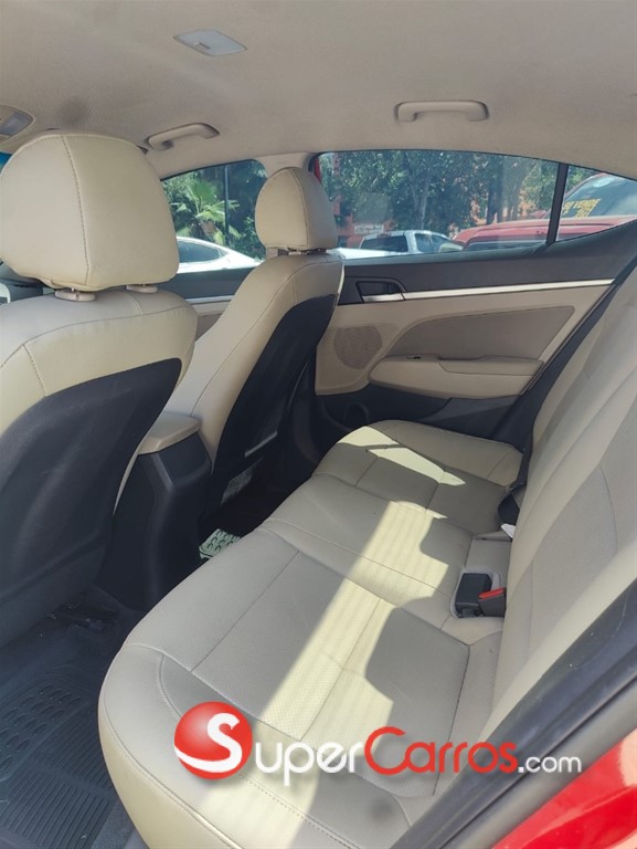 2020 Hyundai Elantra — foto 4 / 7