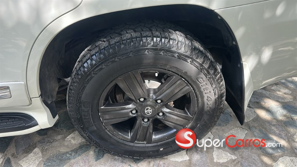 2013 Toyota Land Cruiser VX — foto 6 / 8
