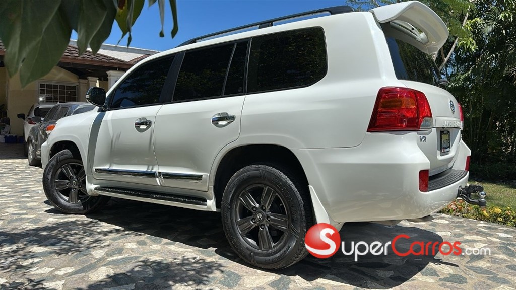 2013 Toyota Land Cruiser VX — foto 7 / 8