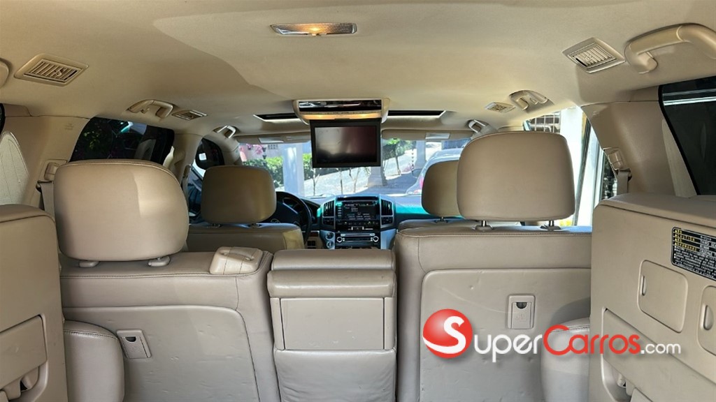 2013 Toyota Land Cruiser VX — foto 8 / 8