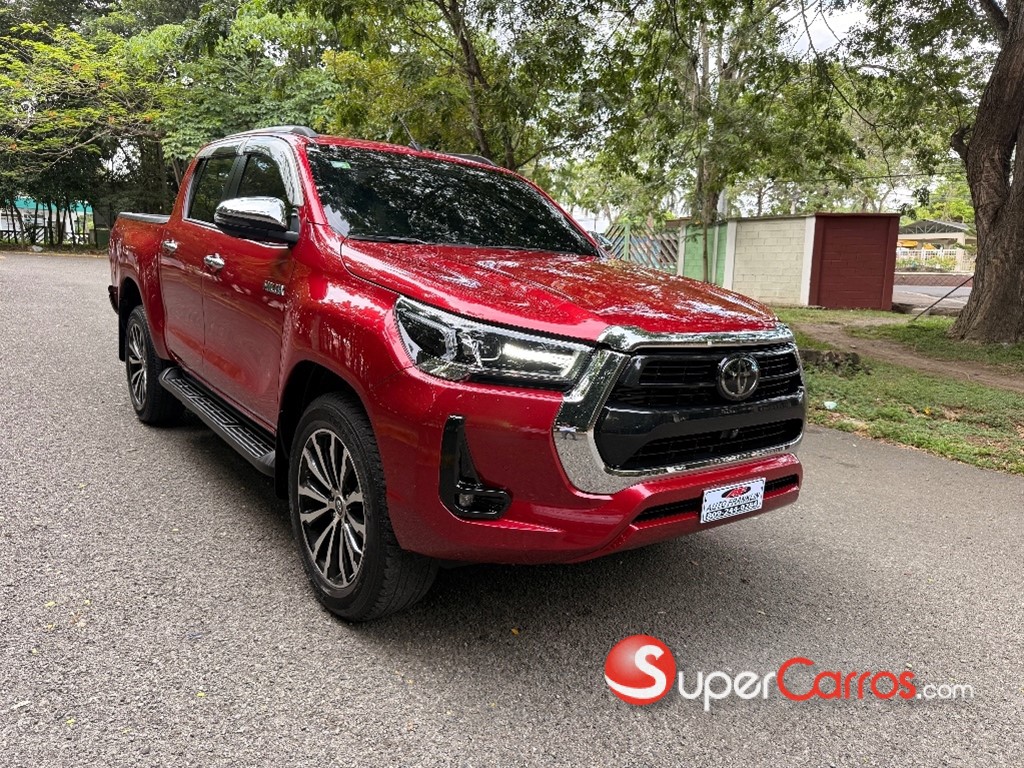 2025 Toyota Hilux SRV