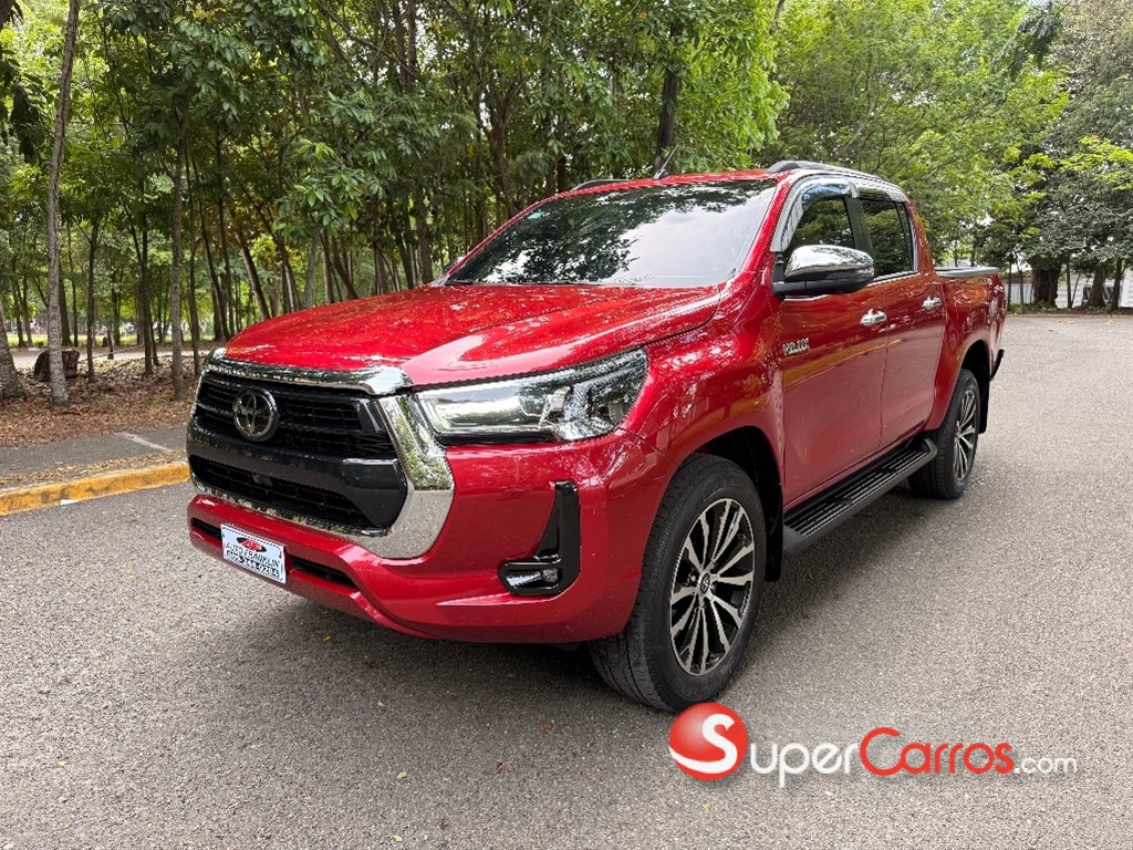 2025 Toyota Hilux SRV — foto 2 / 8