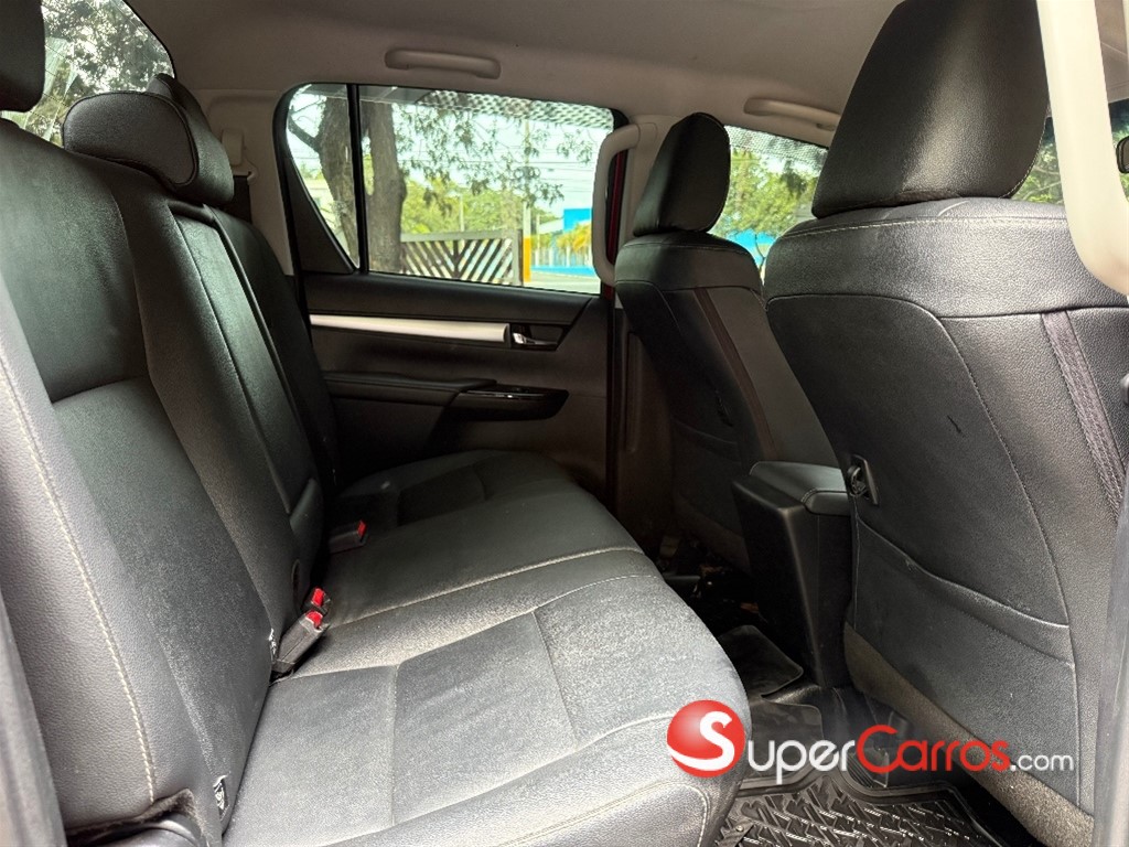 2025 Toyota Hilux SRV — foto 5 / 8