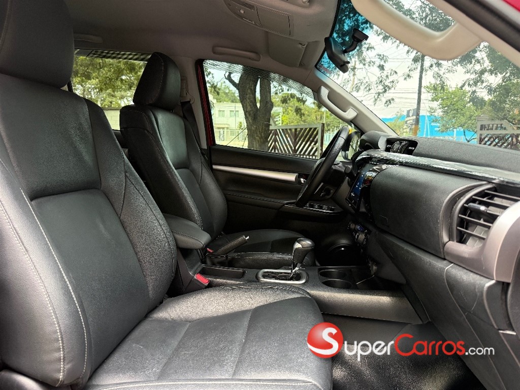 2025 Toyota Hilux SRV — foto 6 / 8