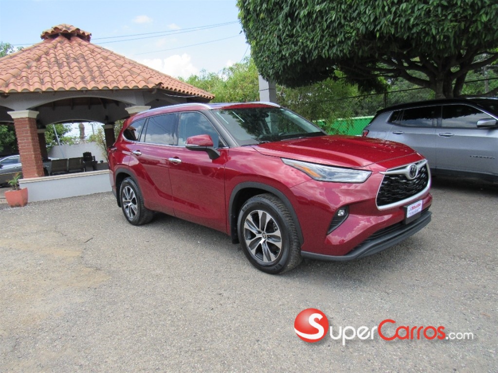 2021 Toyota Highlander XLE — foto 2 / 12