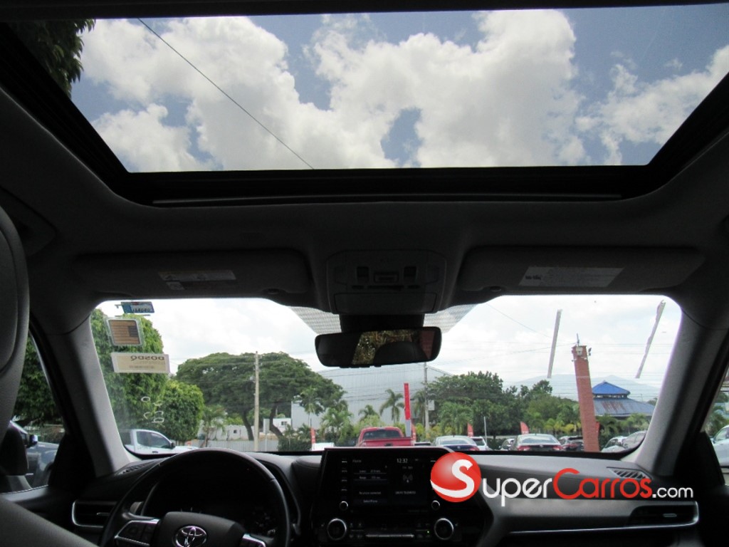 2021 Toyota Highlander XLE — foto 10 / 12