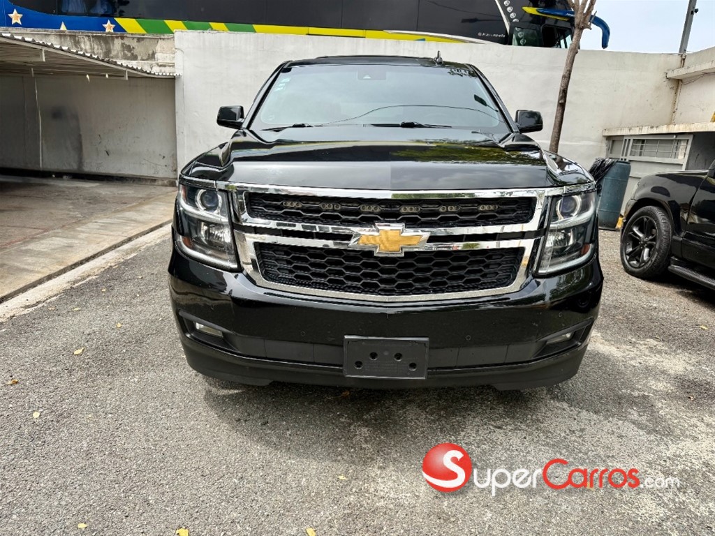 2017 Chevrolet Suburban LT — foto 3 / 12