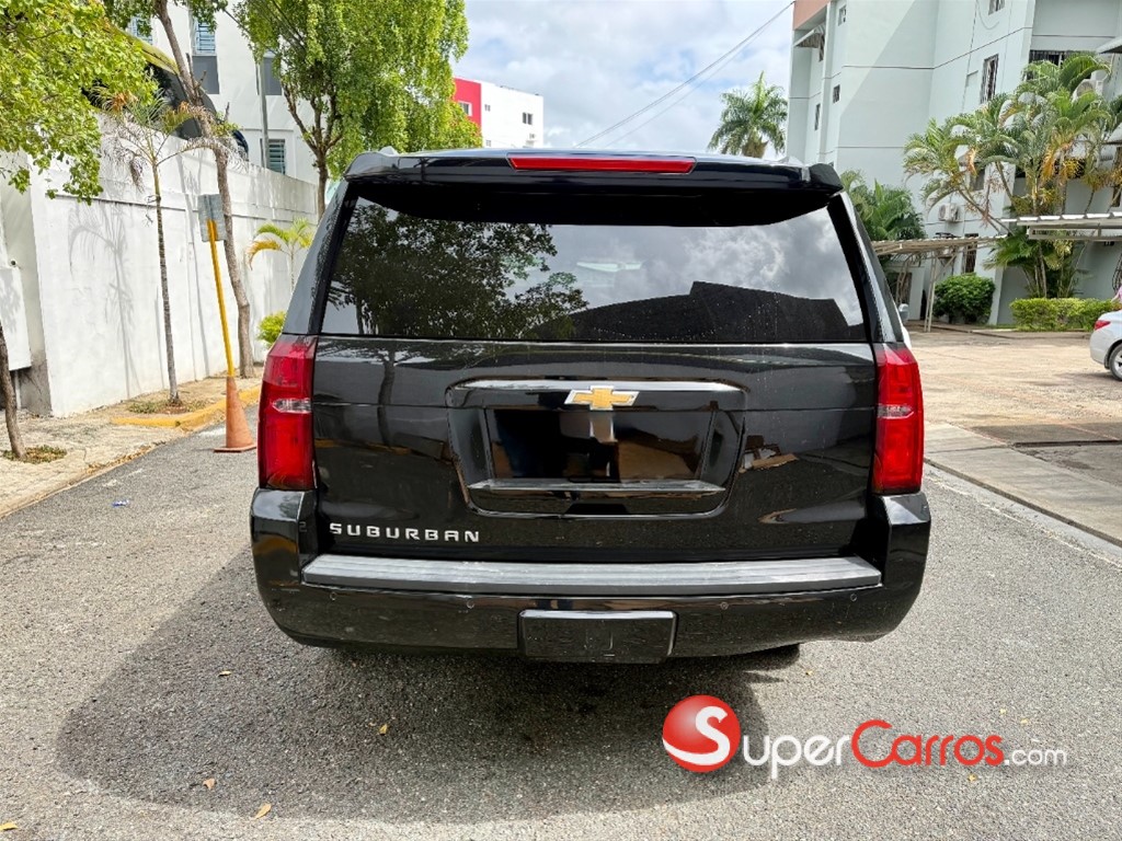 2017 Chevrolet Suburban LT — foto 11 / 12