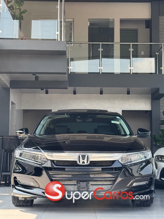 2020 Honda Accord Touring 2.0T — foto 2 / 8