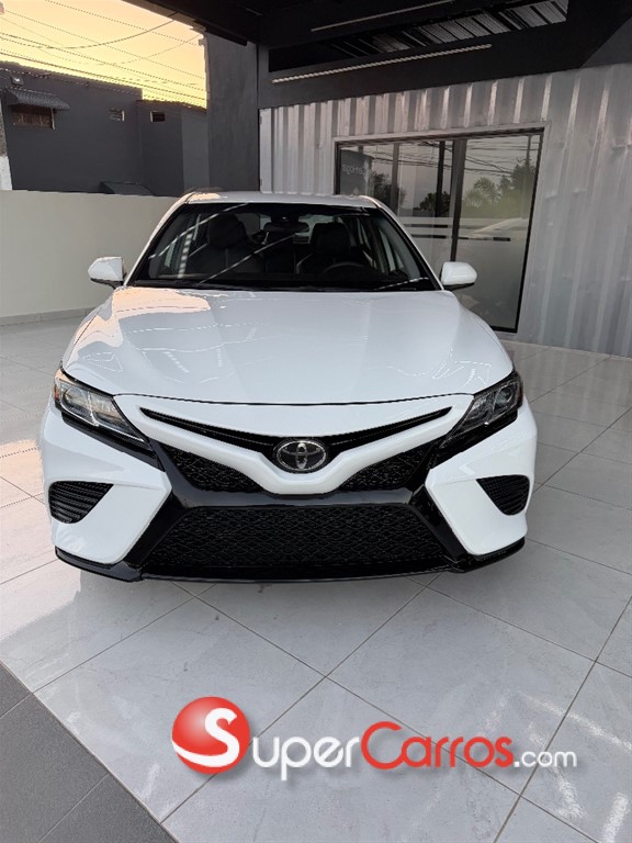 2020 Toyota Camry SE — foto 3 / 12